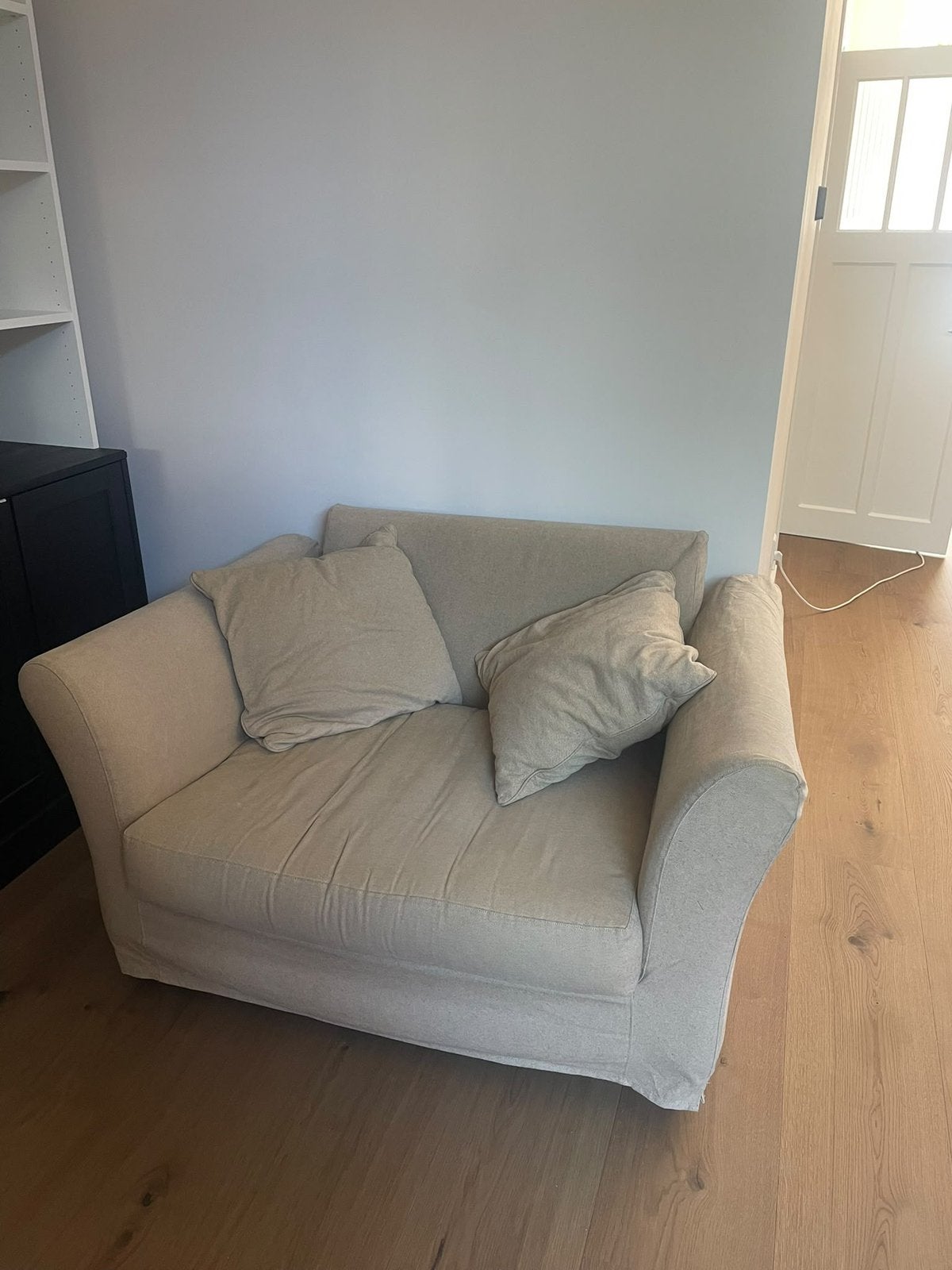 Loveseat met een neutraal beige wasbare hoes., Huis en Inrichting, Ophalen, Gebruikt, Tweepersoons, 75 tot 100 cm