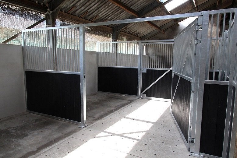 53. Tussenwanden | paardenboxen | uitschuifbaar of draaibaar, Stalling, 1 paard of pony