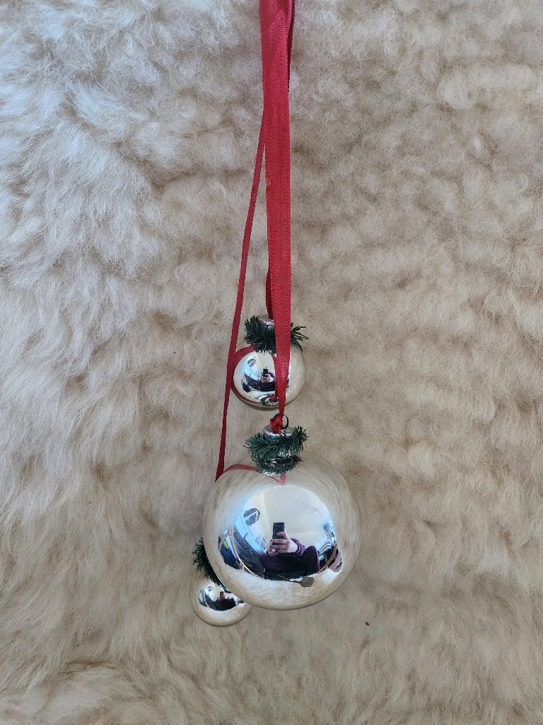 3x Vintage kerstbal aan rode lint - GDR, Ophalen of Verzenden, Gebruikt