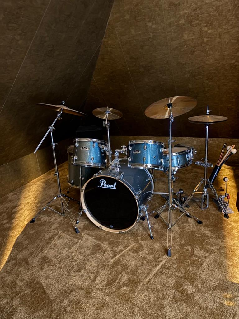 Pearl drumstel met bekkens en kruk, Ophalen, Gebruikt, Pearl