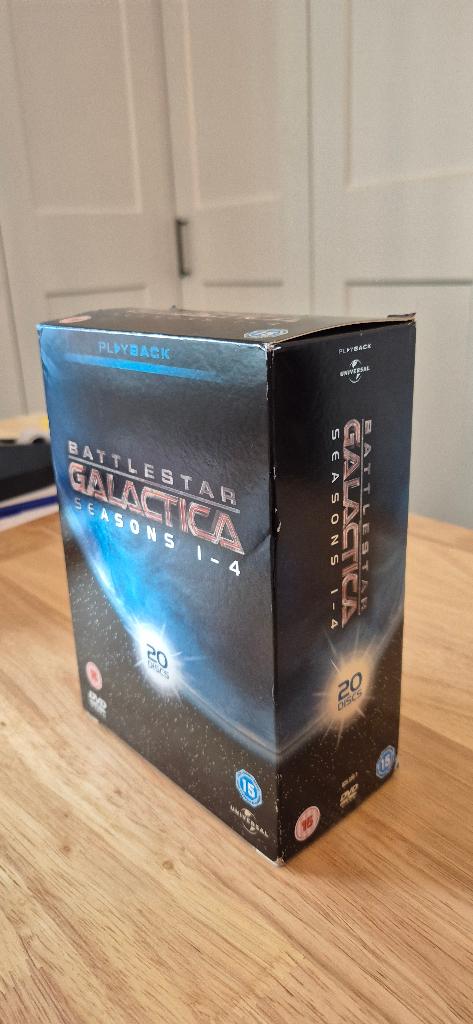 Battlestar Galactica Seizoen 1-4, Gebruikt, Vanaf 16 jaar, Boxset, Ophalen of Verzenden