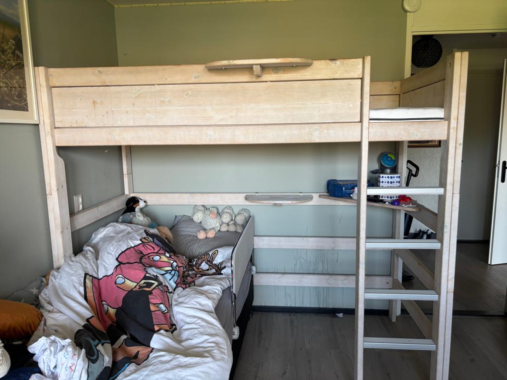LIFETIME. White wash hoogslaper met bedbodem en plankjes, Ophalen, Gebruikt, Eenpersoons, 160 tot 180 cm