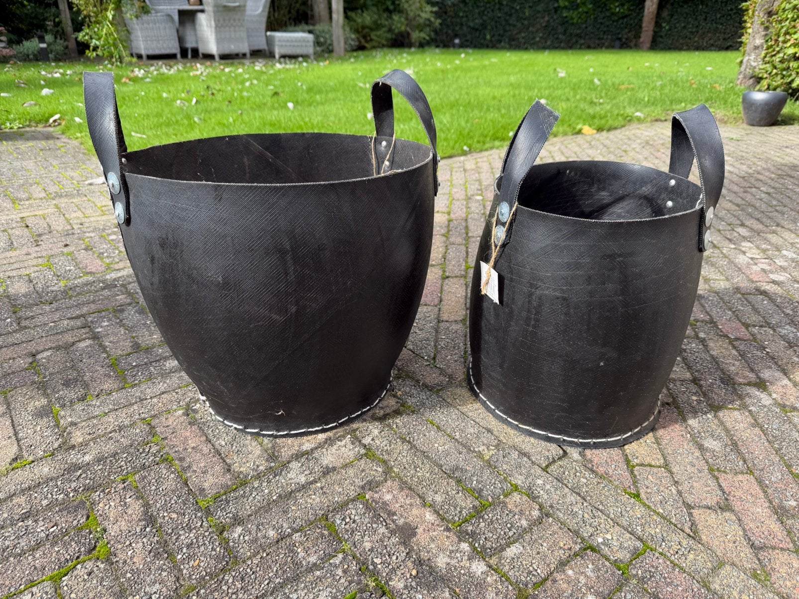 Zwarte stoere mand van rubber, Tuin en Terras, Ophalen of Verzenden, Zo goed als nieuw, Rond, Hout