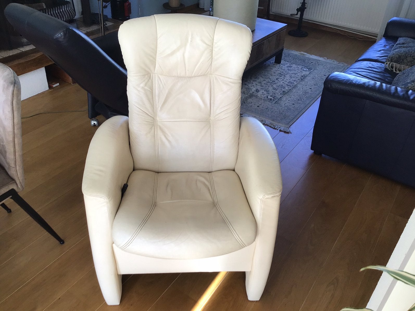 Beige Relaxstoel, Huis en Inrichting, Kunststof, Gebruikt, 75 tot 100 cm, Ophalen of Verzenden