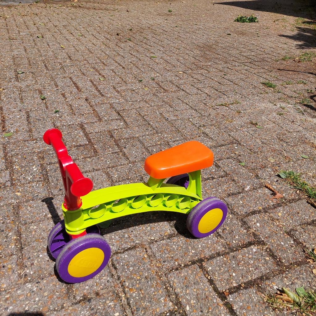 Plastic loopfietsje in verschillende kleuren, Kinderen en Baby's, Speelgoed | Buiten | Voertuigen en Loopfietsen, Ophalen, Gebruikt