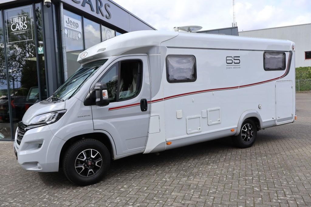 Lmc V643G V643 G 65 Years Edition, Airco, Fietslift Bear Loc, Caravans en Kamperen, Campers, Tot en met 3, 4 tot 5 meter, Half-integraal