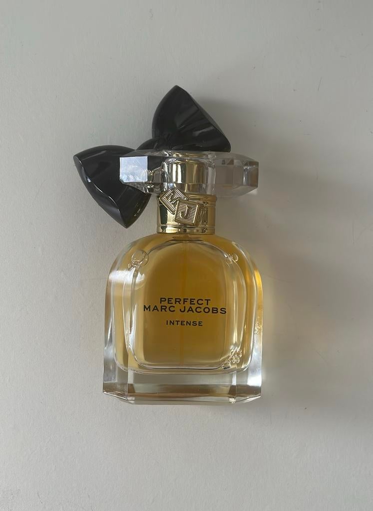 Marc Jacobs - Perfect Intense 30 ml, Sieraden, Tassen en Uiterlijk, Uiterlijk | Parfum, Verzenden, Zo goed als nieuw