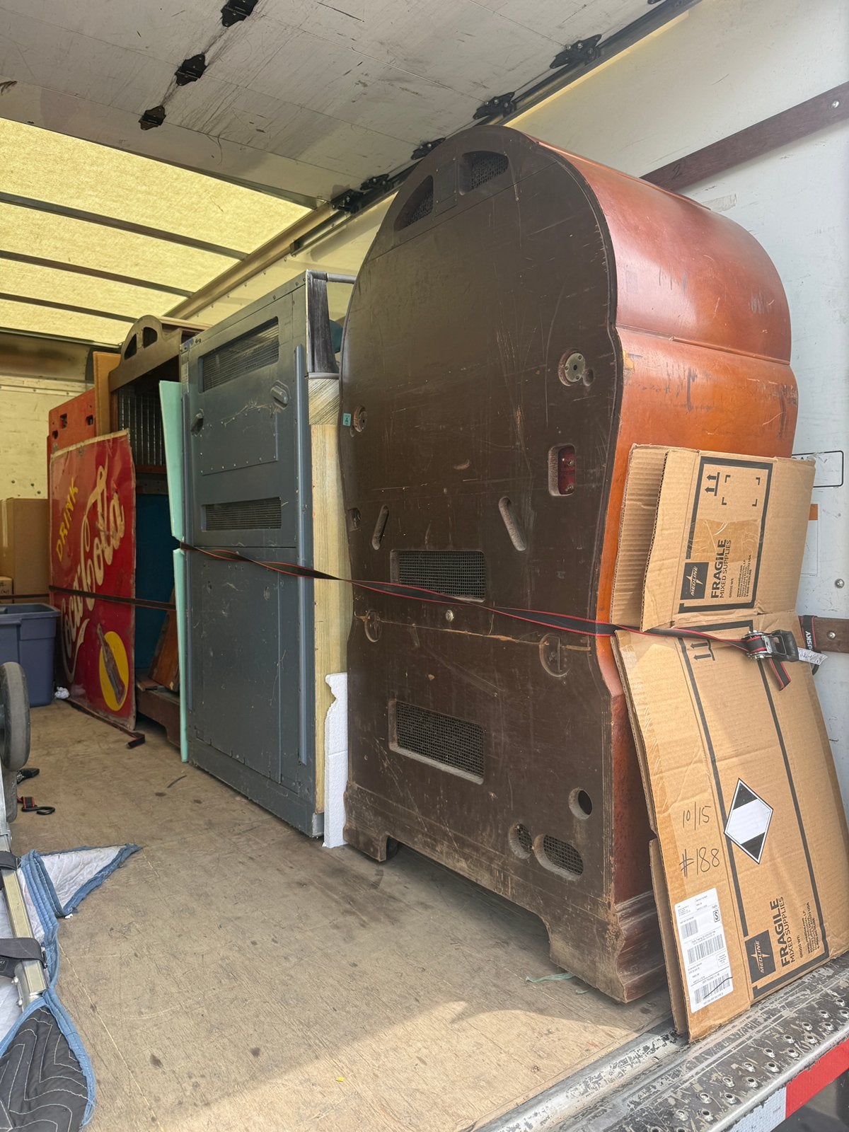 Spectaculaire container met 45 jukeboxen uit de USA !, Verzamelen, Automaten | Jukeboxen, Ophalen, 1950 tot 1960, Zo goed als nieuw