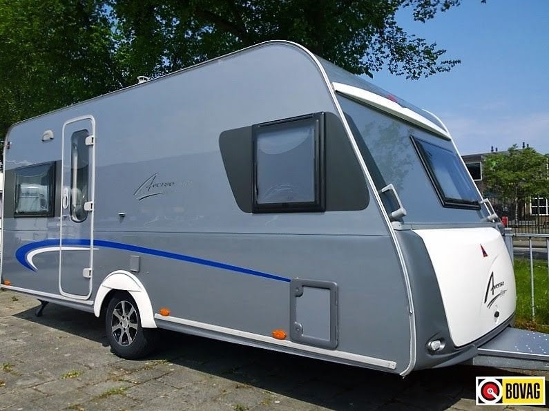Buerstner Toercaravan averso 460 TS  fifty, Rondzit, Schokbreker, Frans bed, 750 - 1000 kg