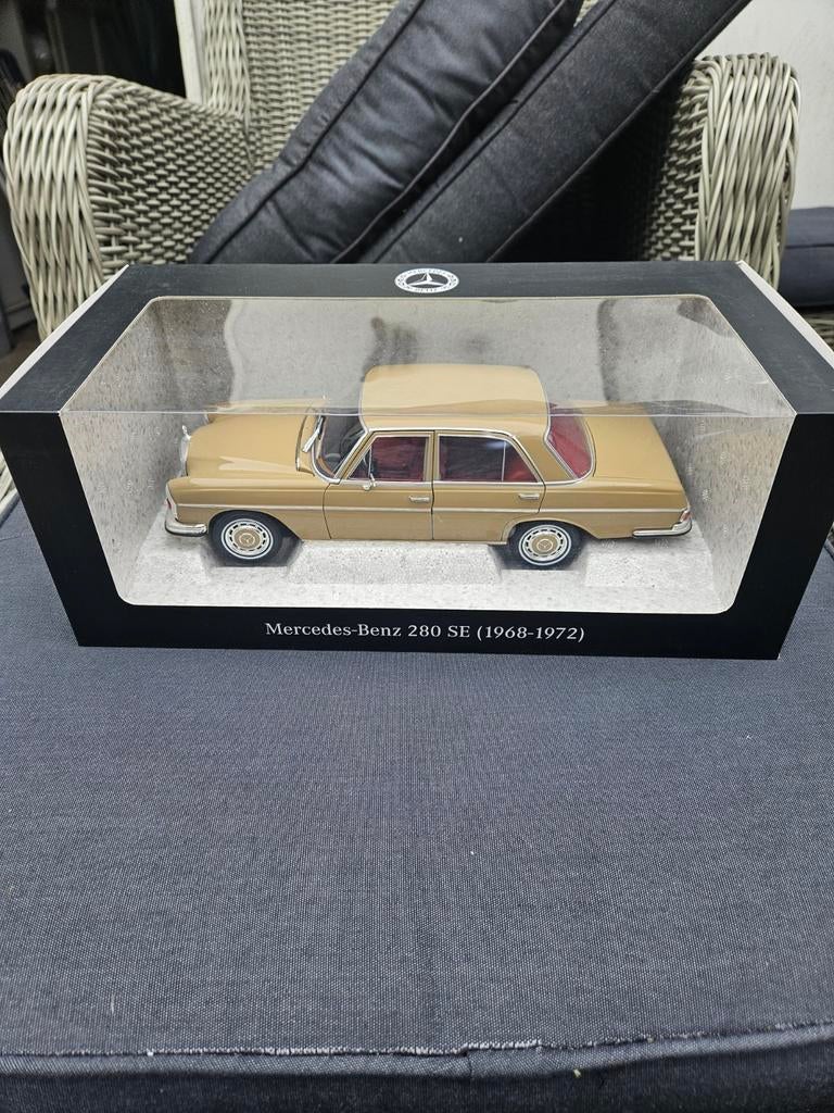 1/18 norev mercedes 280 se herfst beige nieuw, Hobby en Vrije tijd, Modelauto's | 1:18, Ophalen of Verzenden, Nieuw, Norev