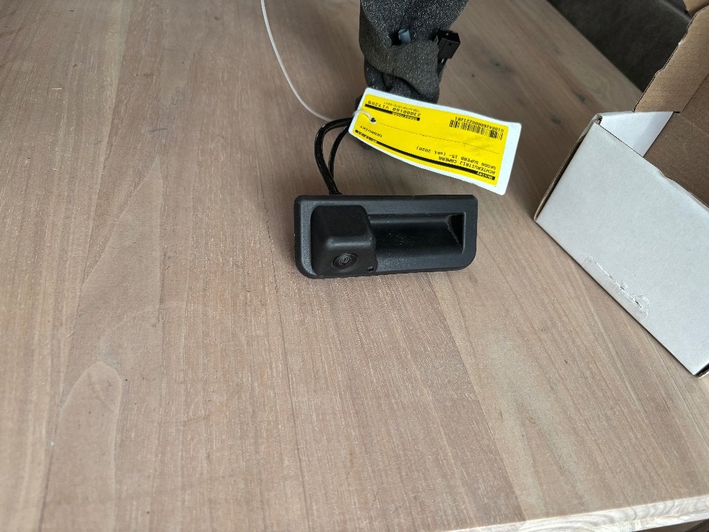 Originele Skoda Superb 3 Achteruitrijcamera (vanaf 2020), Ophalen, Gebruikt, Skoda