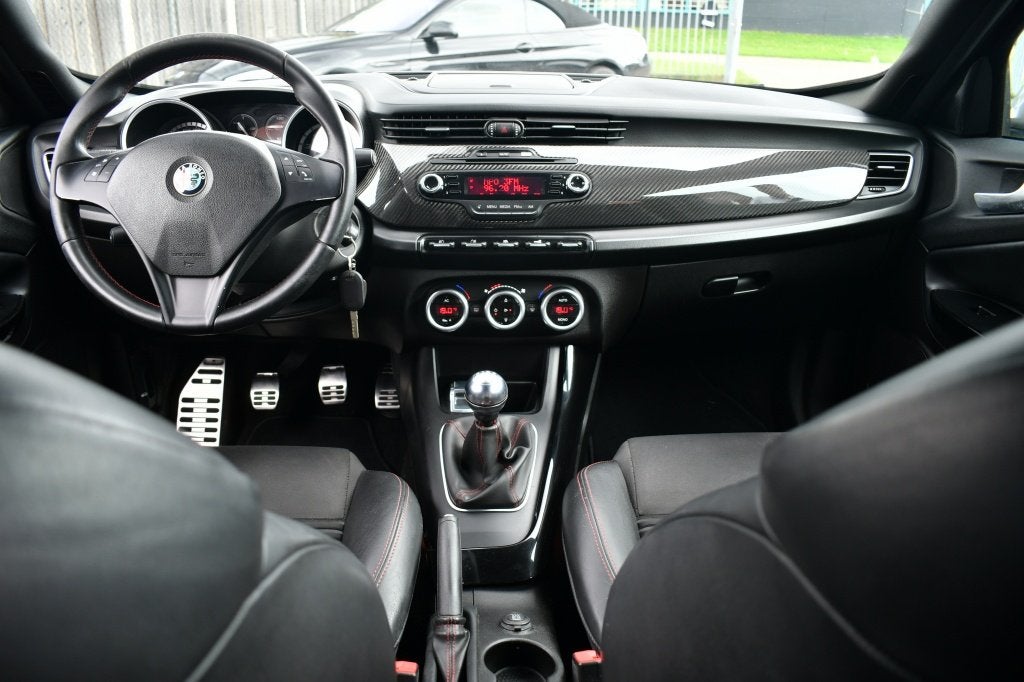 Alfa Romeo Giulietta 1.4 Turbo 200PK QV Uitvoering|Leder|19", Auto's, Euro 5, Gebruikt, 4 cilinders, Zwart