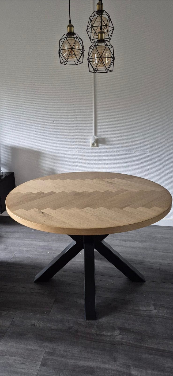 Eikenhouten ronde tafel (1.25m) met middenpoot, Ophalen, Zo goed als nieuw, Vier personen, 100 tot 150 cm