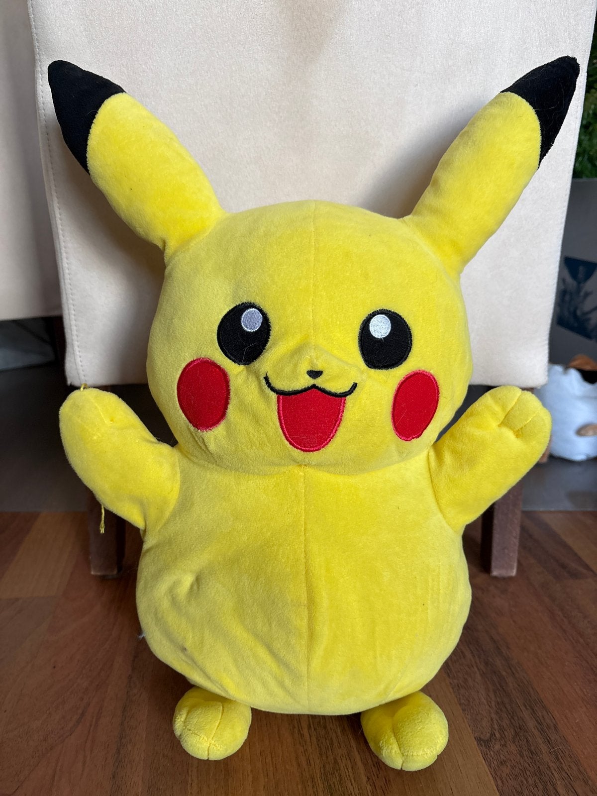 Grote Pikachu Knuffel - Tomy Pokémon Pluche 40 cm, Hobby en Vrije tijd, Verzamelkaartspellen | Pokémon, Ophalen, Zo goed als nieuw