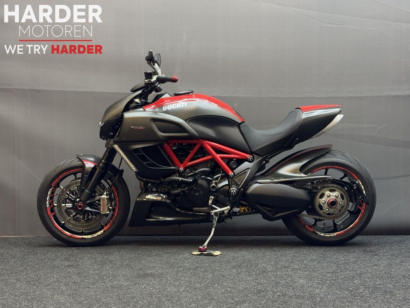 *VERKOCHT* DUCATI DIAVEL CARBON (bj 2012), DUCATI, 2 cilinders, 1198 cc, Motorrijbewijs A
