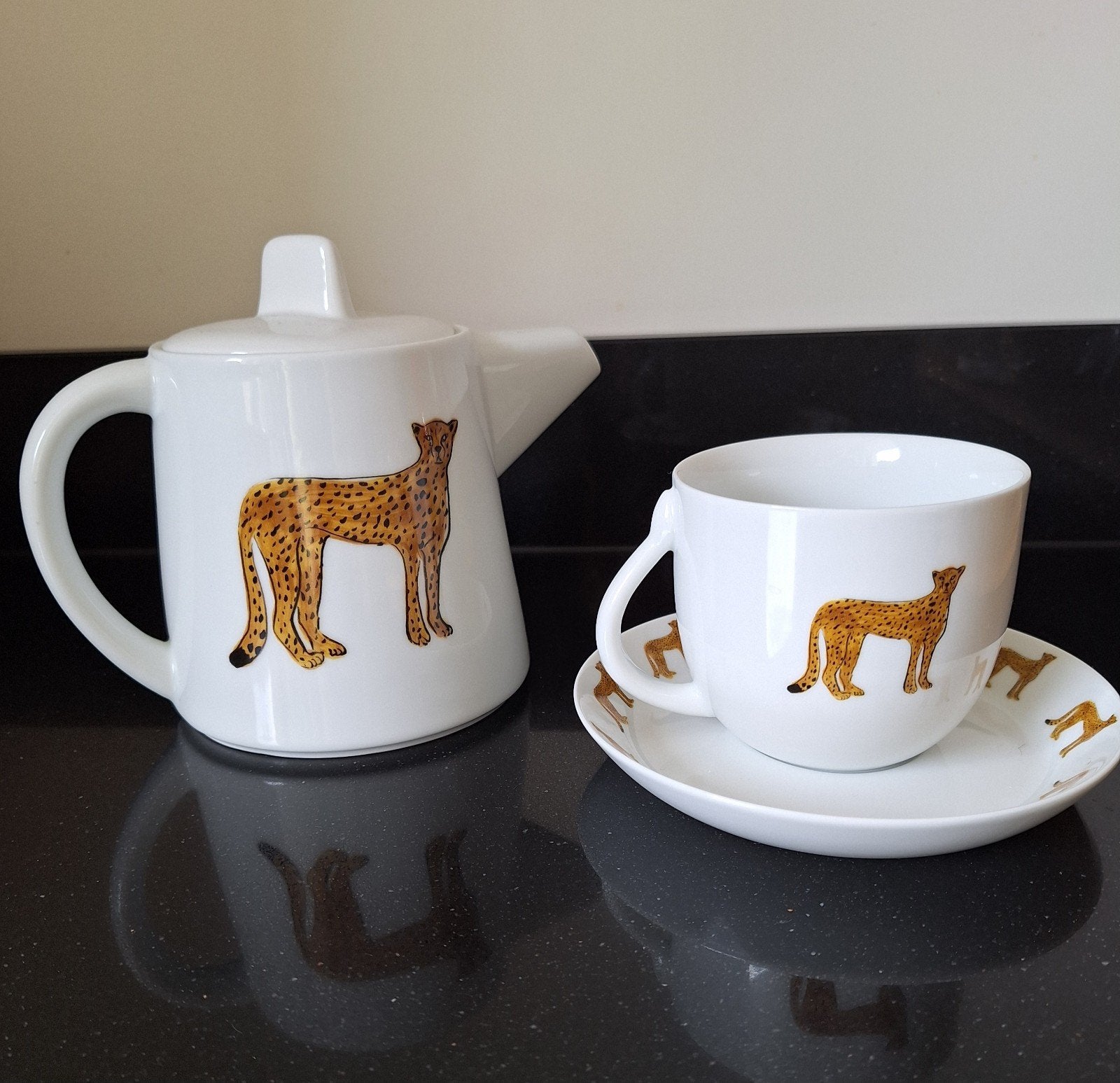Fabienne Chapot theepot en kop-en-schotel met cheetah print, Huis en Inrichting, Ophalen, Overige merken, Zo goed als nieuw, Theepot