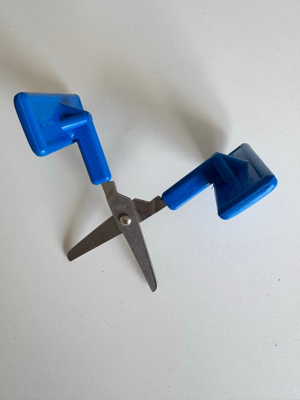 Aangepaste schaar, Diversen, Ophalen