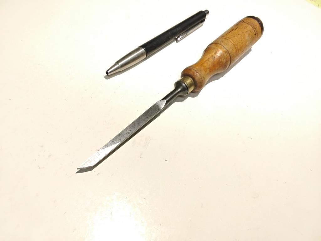 Mooie aparte  beitel, schietbeitel 3mm, Antiek en Kunst, Ophalen of Verzenden