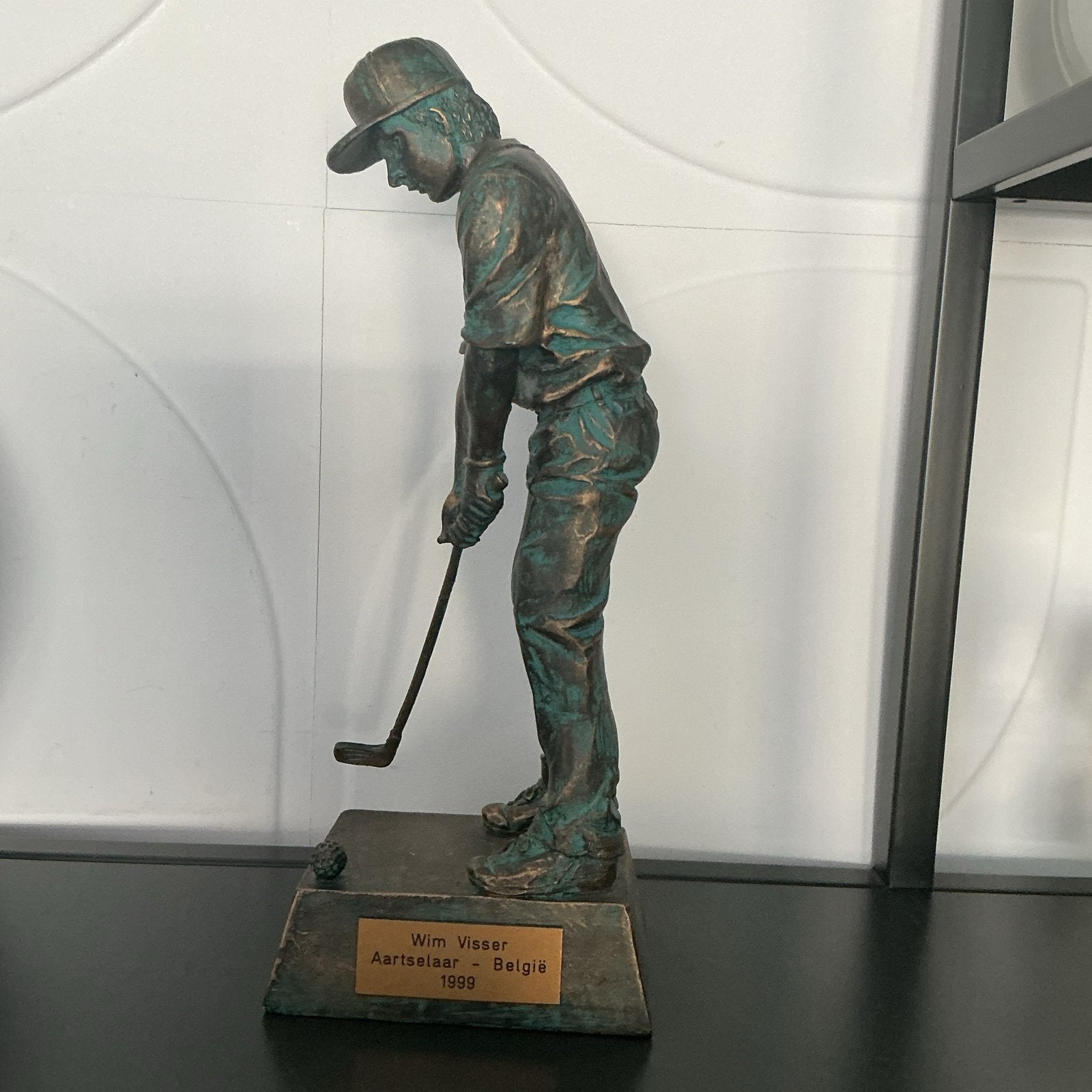 Bronzen Golfspeler Beeld - Wim Visser Aartselaar 1999, Antiek en Kunst, Ophalen, 20 - 50 cm, Beeld, Man