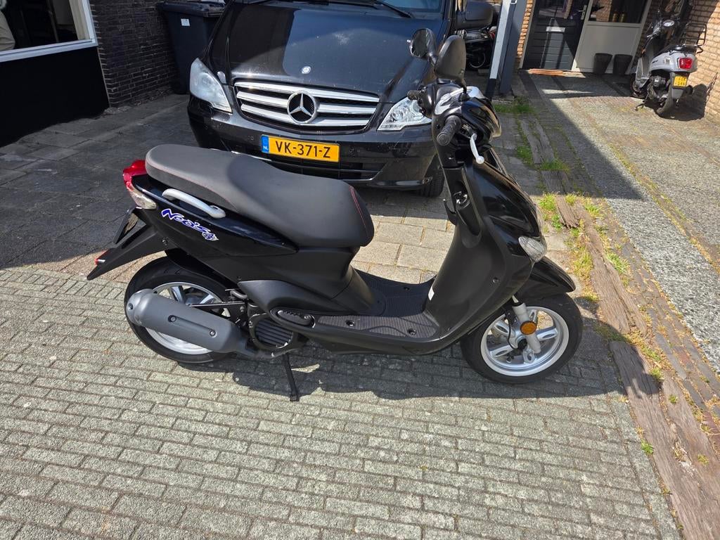 Bijna Nieuwe Yamaha Neos 25km 4t Uniek, Ophalen, Zo goed als nieuw, Benzine, Neo's