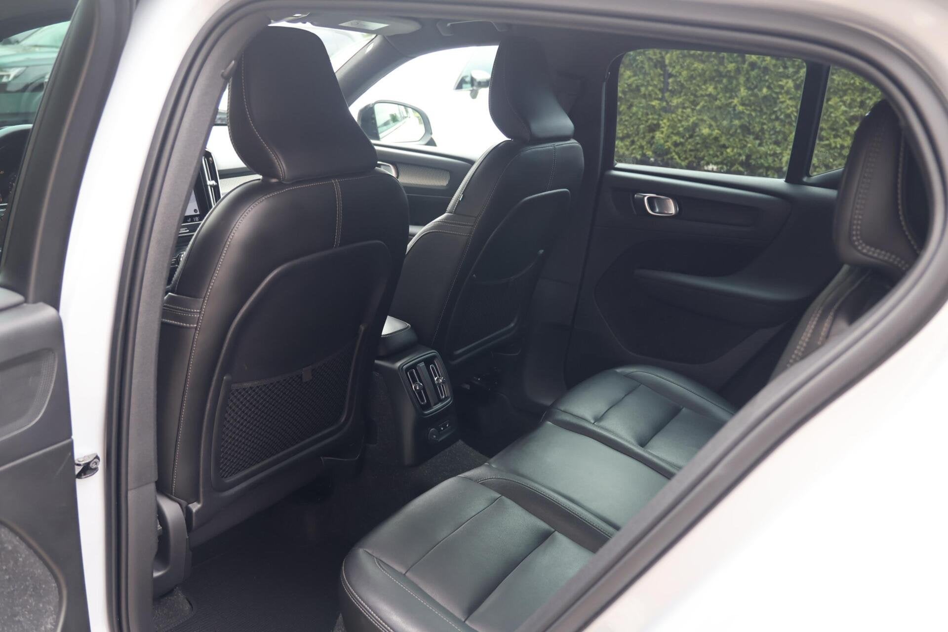 Foto 23 van Volvo XC40 T4 Recharge R-Design | Stoelverwarming | Trekhaak