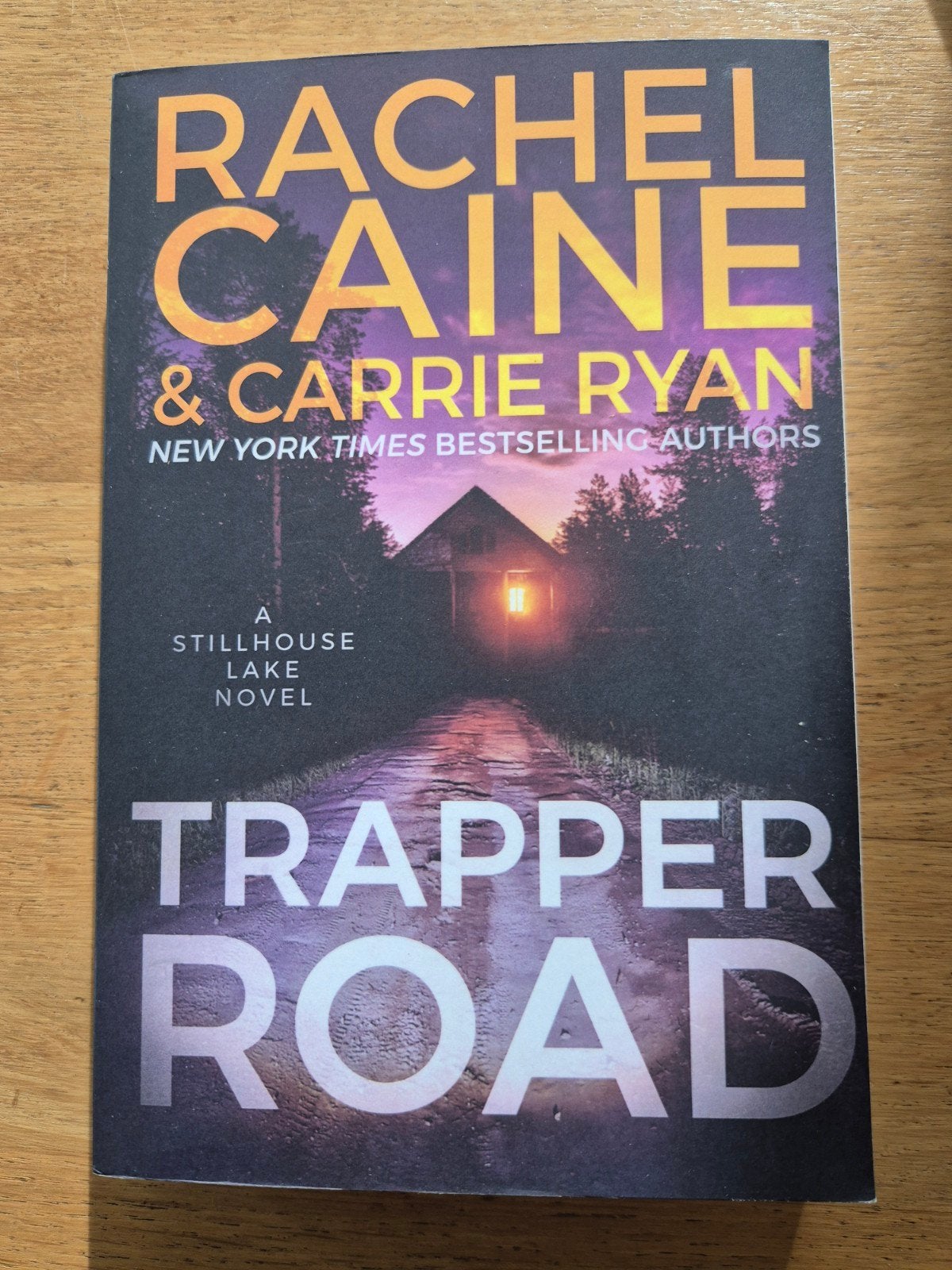 Trapper Road - Rachel Caine & Carrie Ryan (Stillhouse Lake), Ophalen of Verzenden, Zo goed als nieuw, Rachel Caine & Carrie Ryan