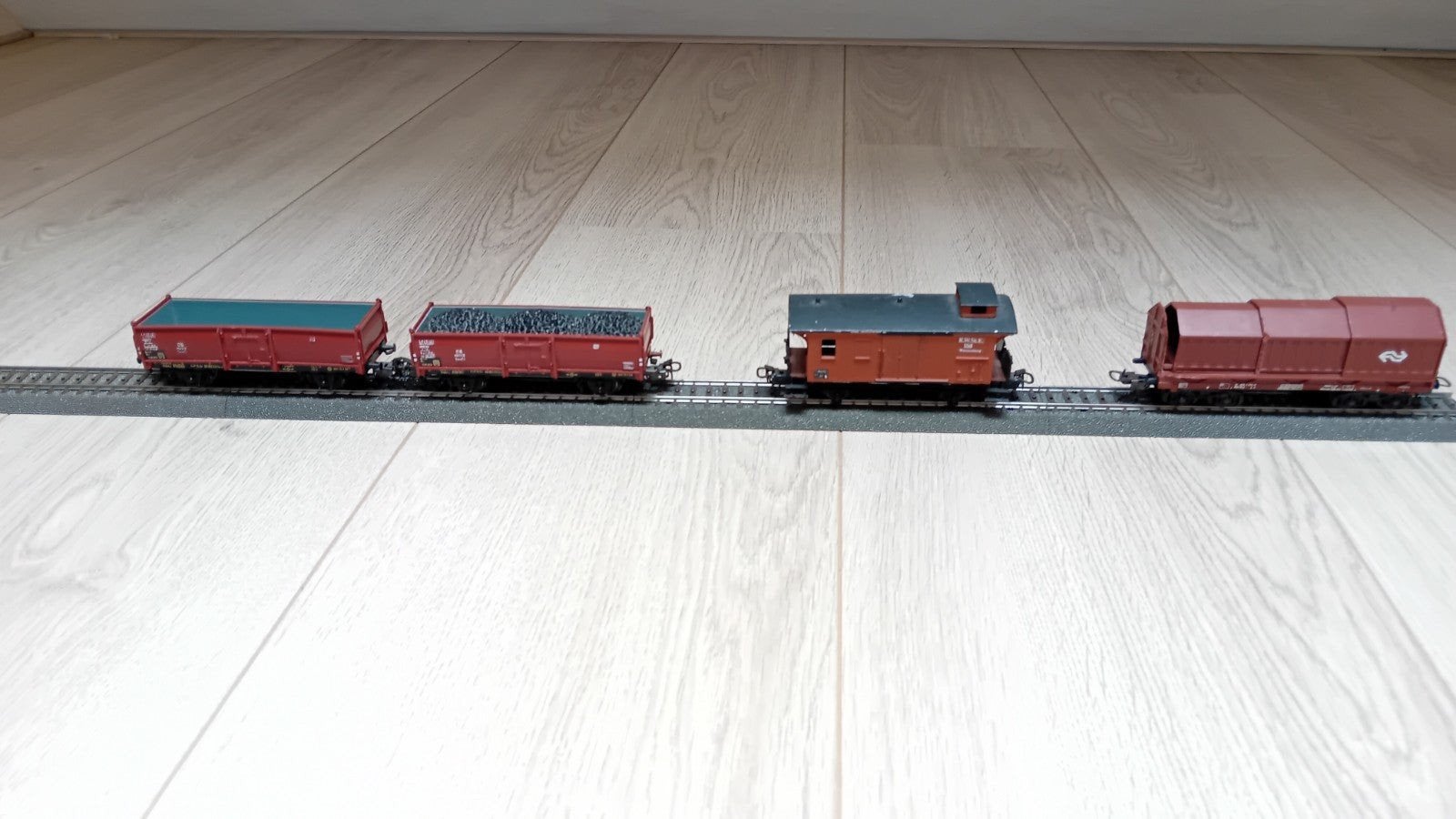 4 wagonnen Märklin in goede staat, Wisselstroom, Locomotief, Ophalen of Verzenden, Zo goed als nieuw