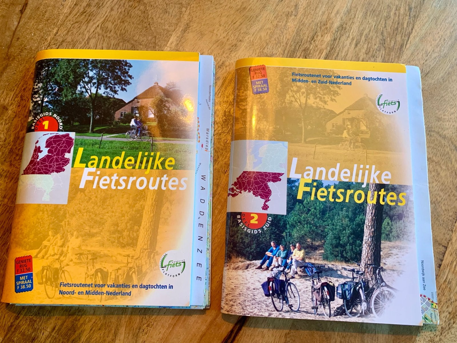 Landelijke Fietsroutes Nederland (tweedelig), Boeken, Fiets- of Wandelgids, Ophalen of Verzenden, Benelux, Gelezen