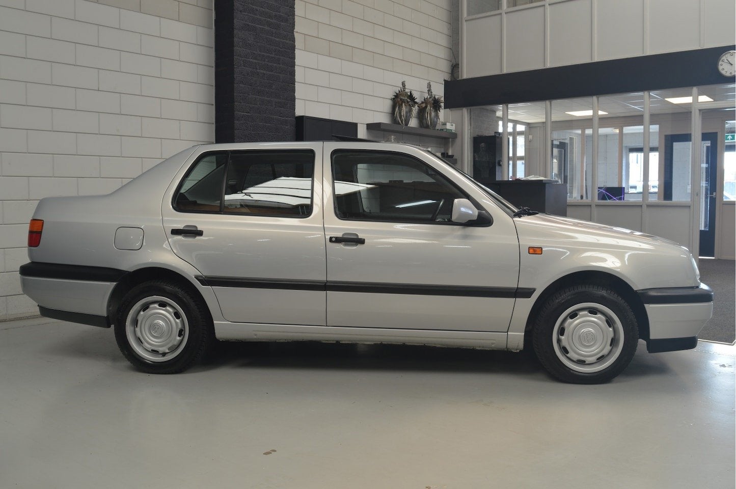 Volkswagen Vento 1.8 GL // 46.000 km // LEDER // OPEN DAK //, Auto's, Volkswagen, Automaat, Stoelverwarming, Gebruikt, 4 cilinders