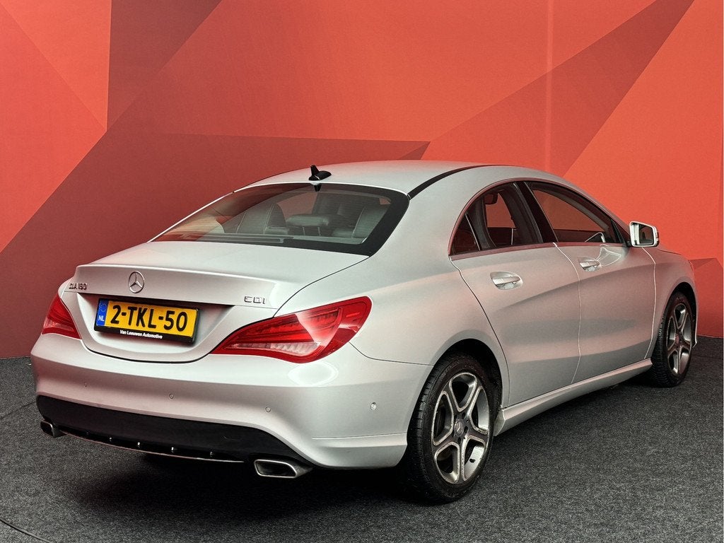 Mercedes-Benz CLA-Klasse 180 CDI Ambition | Half Leder | Nav, Auto's, Voorwielaandrijving, Gebruikt, Zwart, Leder en Stof