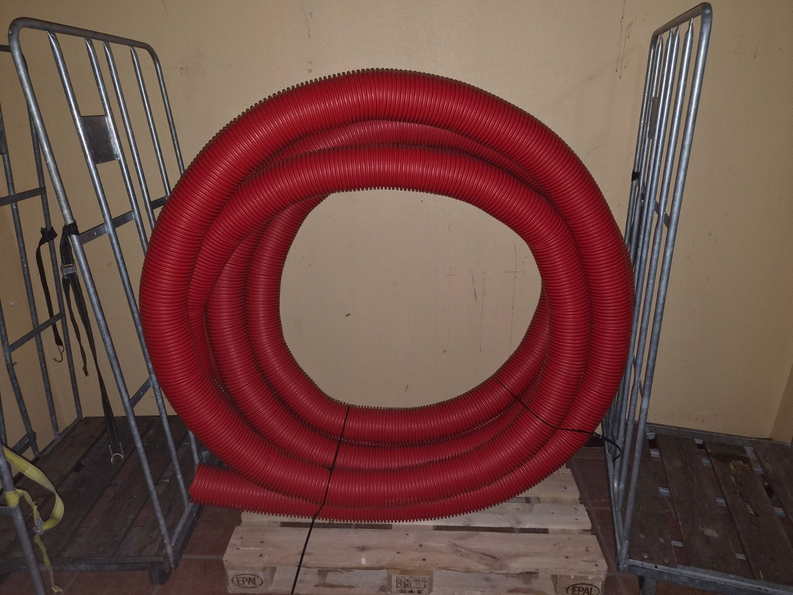 Flexibele buis voor elektra, rood, schutbuis plm 30 meter, Ophalen, Nieuw, Overige merken, Kabel of Snoer