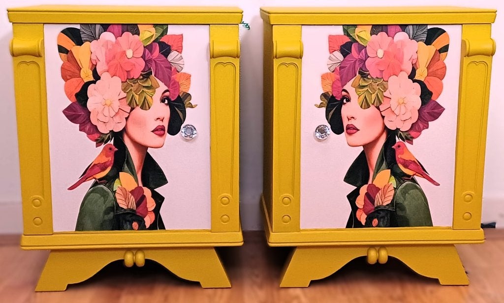 2 Kerrie gele nachtkastjes, bloemen, vintage, eclectisch, Huis en Inrichting, Slaapkamer | Boxsprings, Ophalen of Verzenden, Zo goed als nieuw
