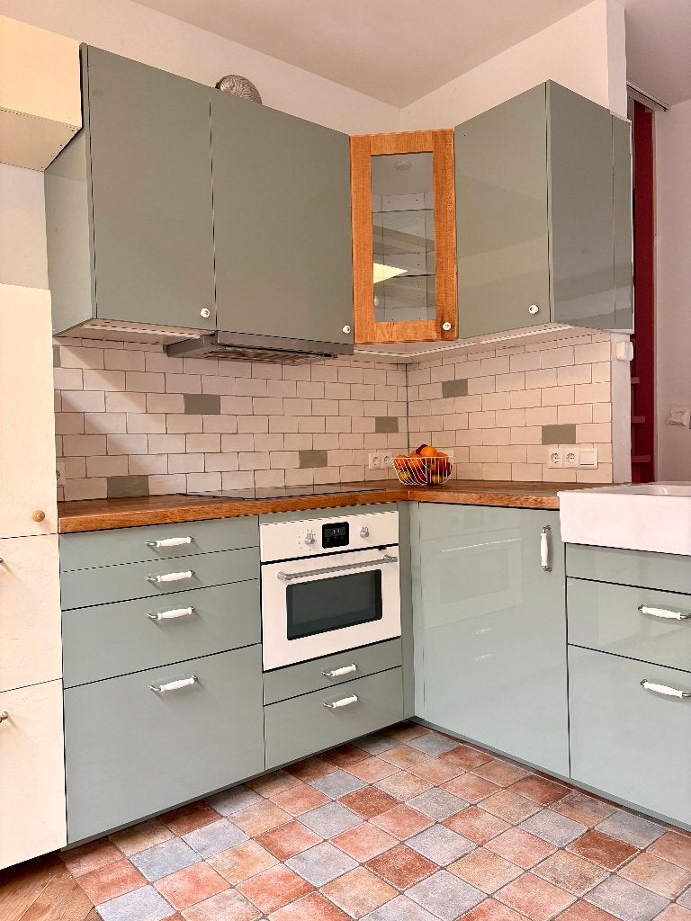 Landelijke hoekkeuken met houten blad en apparatuur, Huis en Inrichting, Keuken | Complete keukens, Ophalen, Gebruikt, Hoekkeuken