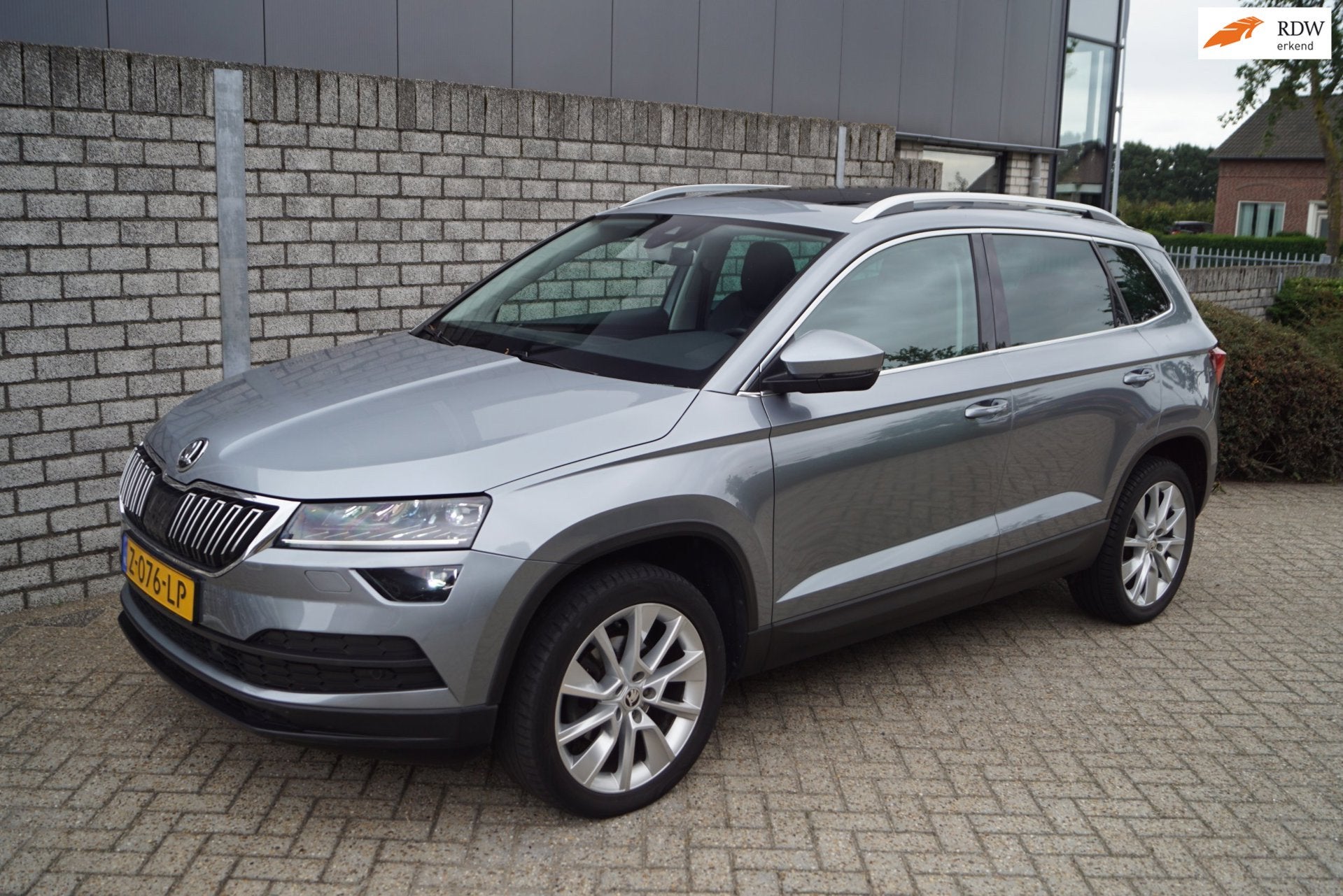 Skoda Karoq 1.5 TSI ACT Style Business Autom Panodak Leder/A, Auto's, Dealer onderhouden, 4 cilinders, 150 pk, Karoq
