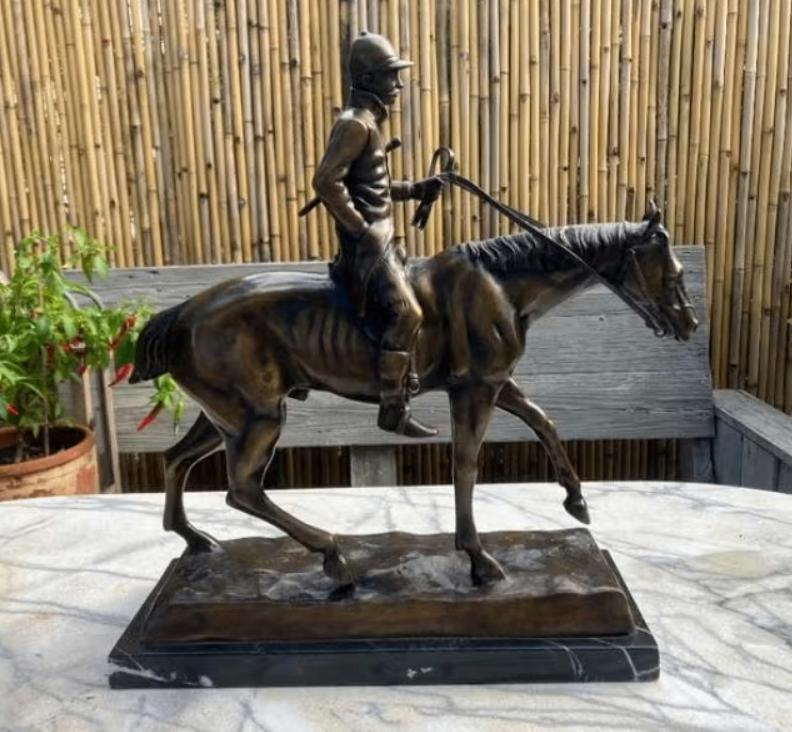 Bronzen beeld - jockey te paard, Ophalen, Op sokkel, Brons, Beeld