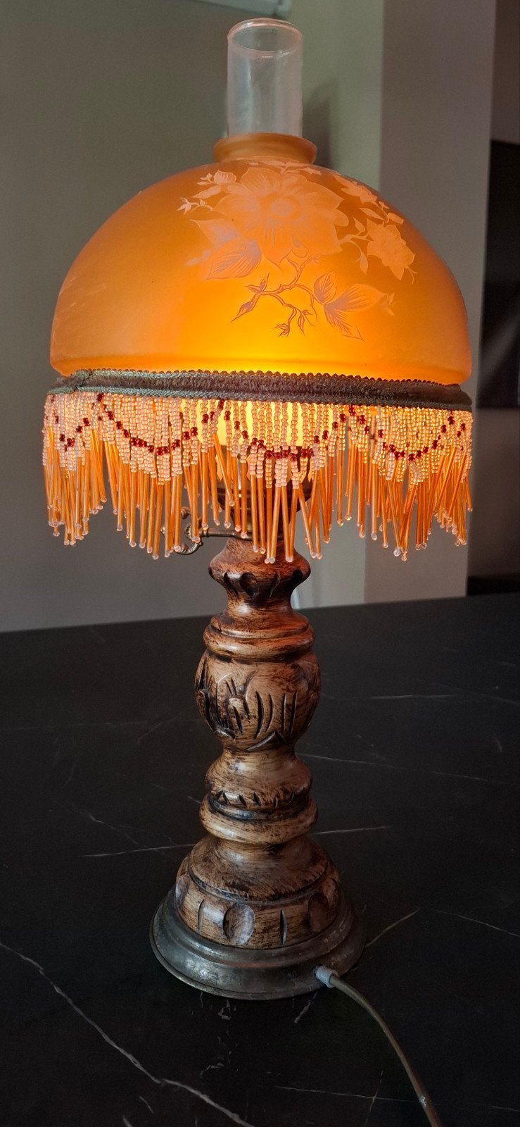 Vintage Tafellamp met Glazen Kap en Kralenrand - 55 cm Hoog, Ophalen