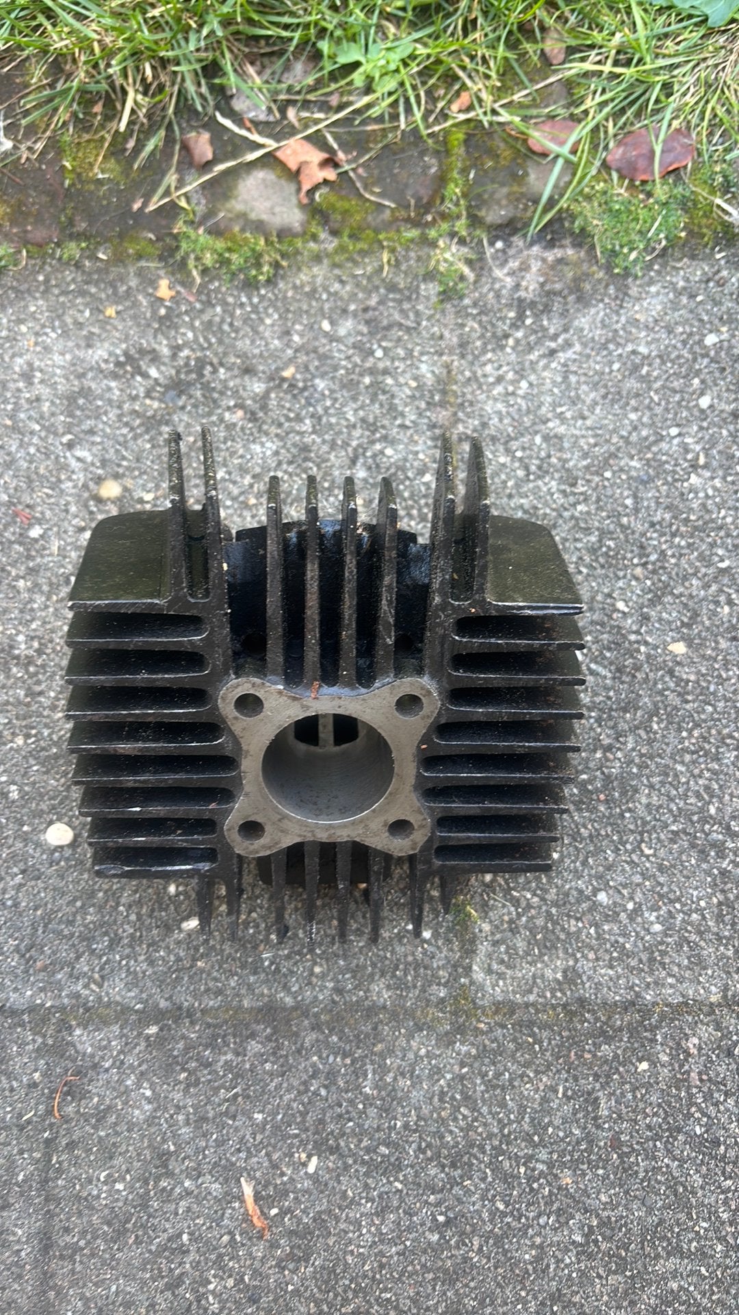 50cc gietijzere cilinder prima staat, Ophalen of Verzenden, Zo goed als nieuw, Cilinder