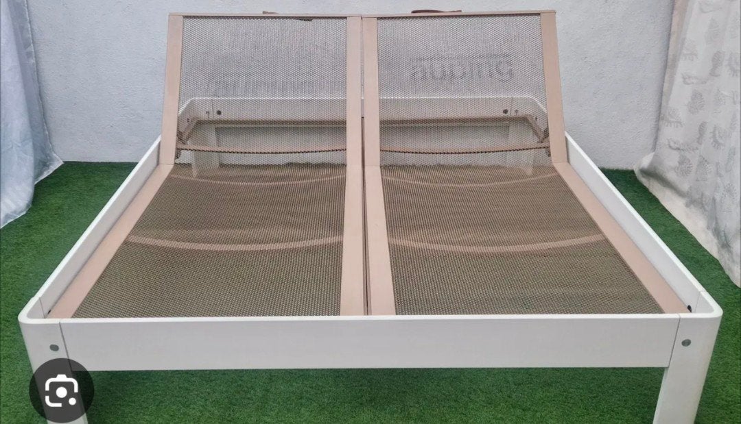 Oud ijzer. twee bedframe. gebogen, dus niet meer bruikbaar., Ophalen