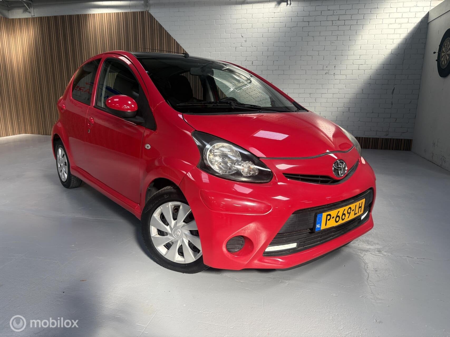 Toyota Aygo 1.0 VVT-i x|Nieuwe apk|All Seasonbanden|Airco|, Auto's, Voorwielaandrijving, Euro 5, Gebruikt, 4 stoelen