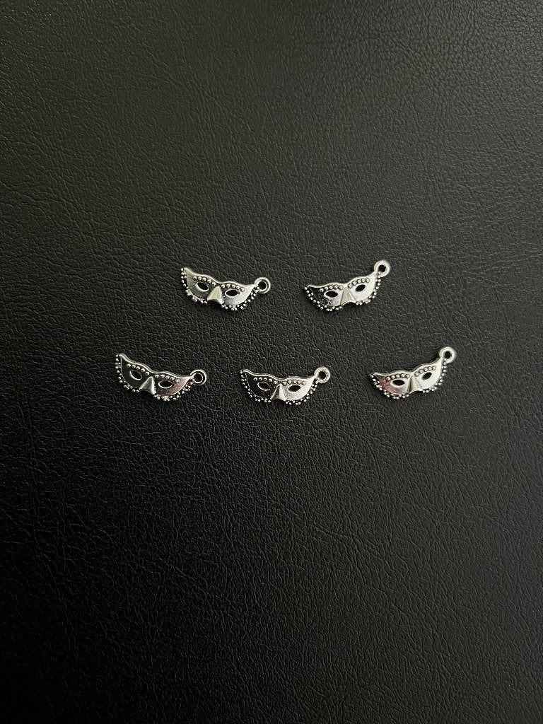 Verschillende bedels, hangers masker, maan of sterren, Overige materialen, Overige voorstellingen, Nieuw, Ophalen of Verzenden