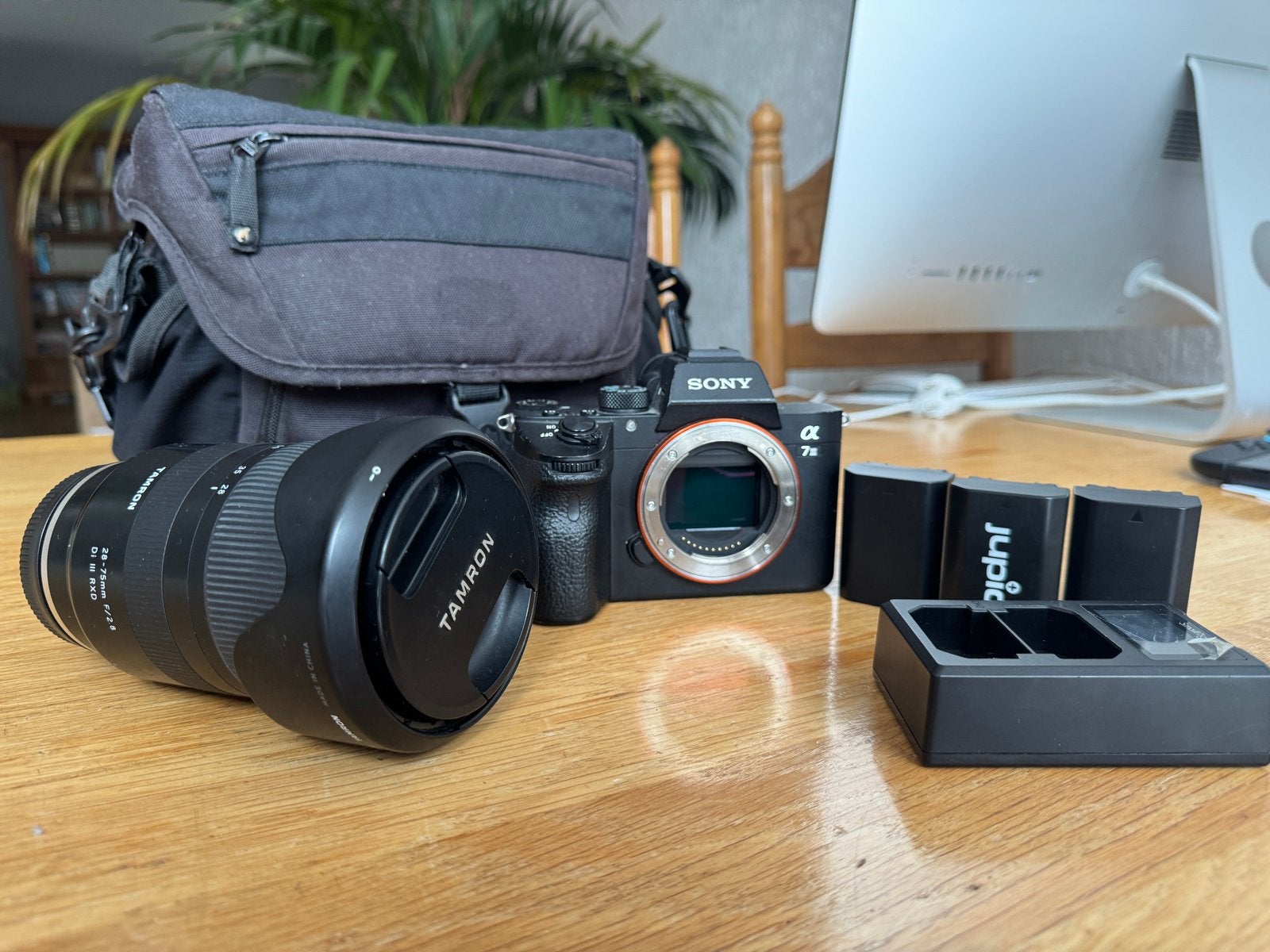 Sony A7III + Tamron 28-75mm F/2.8 Di III RXD lens + Tas, Sony E-mount, Autofocus, Ophalen of Verzenden, Zo goed als nieuw