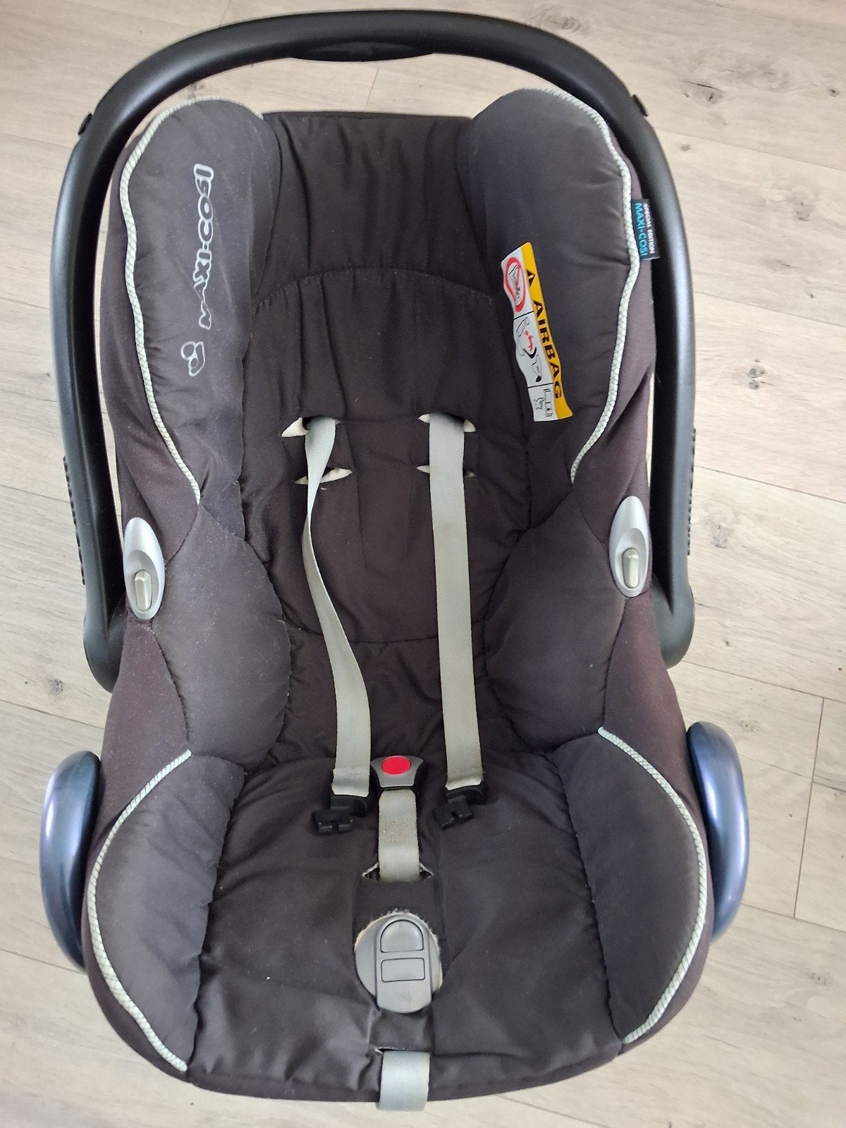 Maxicosi met EasyFix onderstel voor in de auto., Ophalen, Gebruikt, Isofix, 0 t/m 13 kg