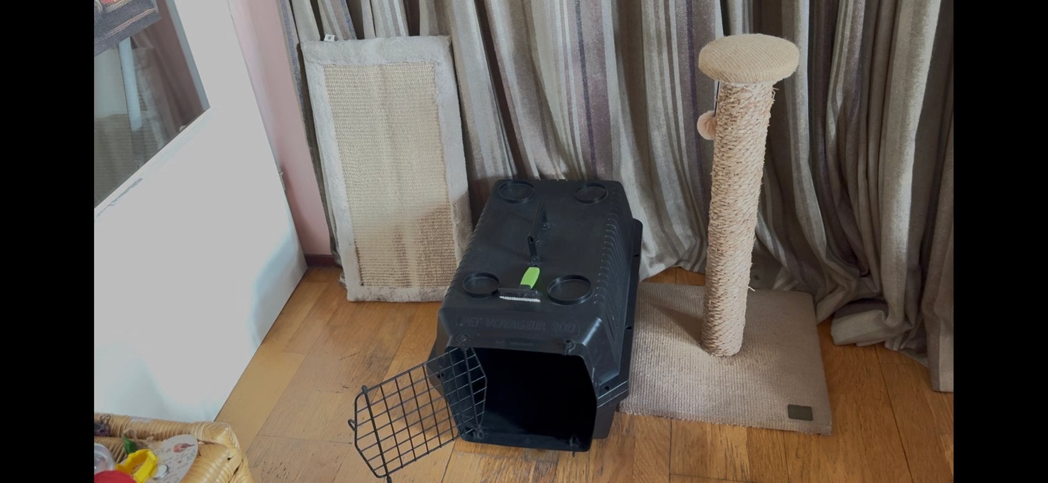 Kat poes ruime reismand dekentje krabpaal krabplank ( hoek ), Dieren en Toebehoren, Ophalen, Zo goed als nieuw