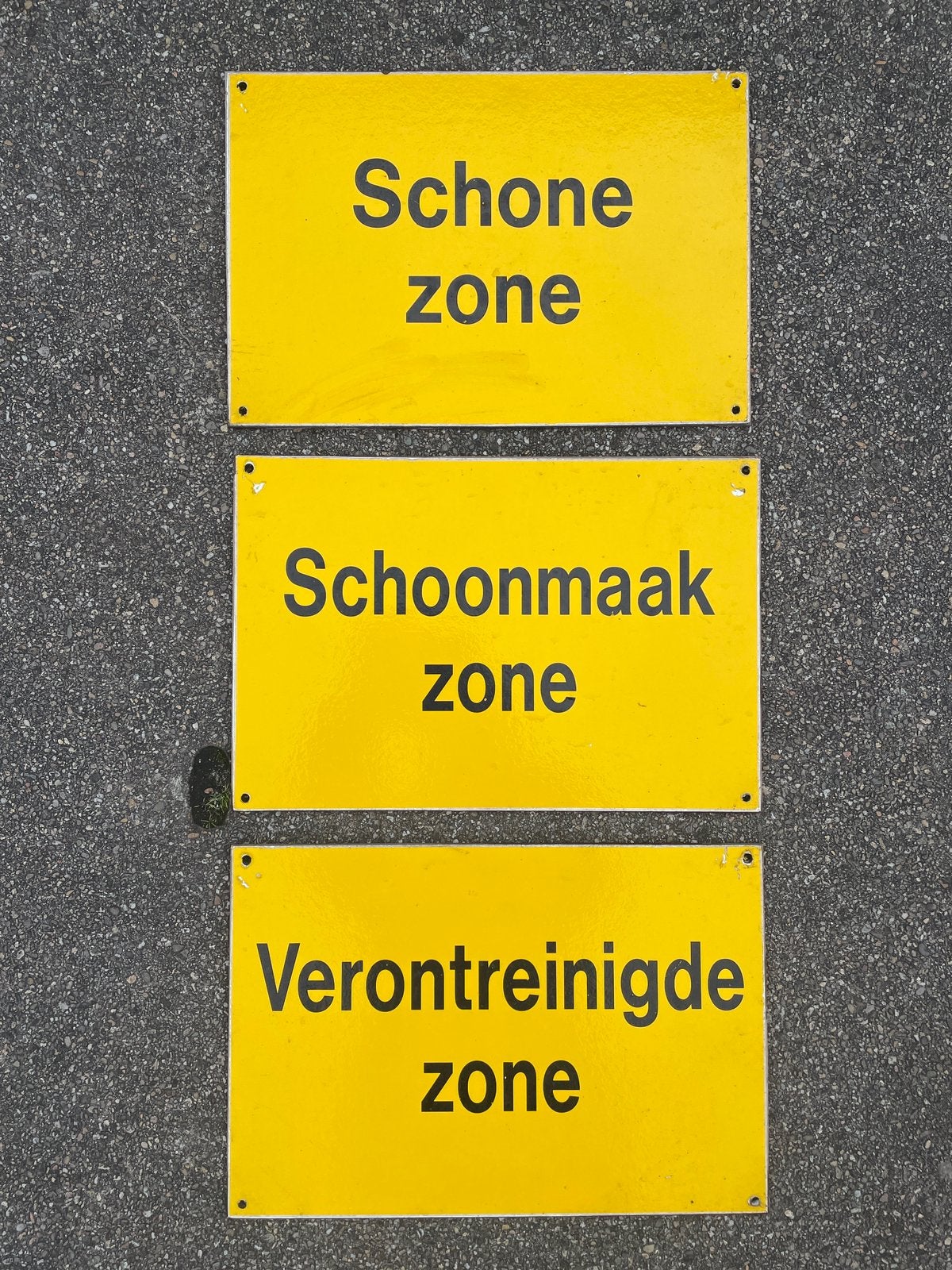 SET VAN 3 BIJ ELKAAR HORENDE HARD KUNSTSTOF WANDBORDEN, Ophalen, Nieuw