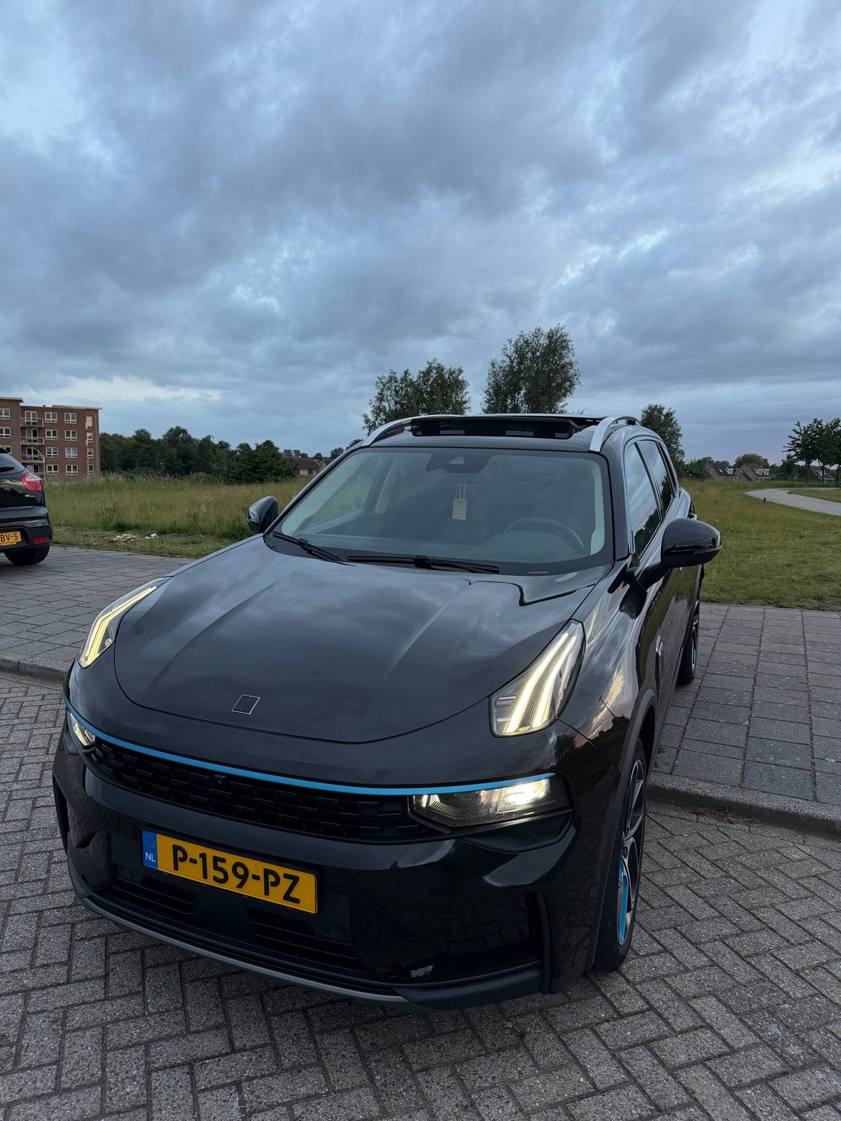 Lynk & Co 1.5TD 261pk Phev 7DCTH 2022 Zwart, Auto's, Stof, 1800 kg, Zwart, 179 pk