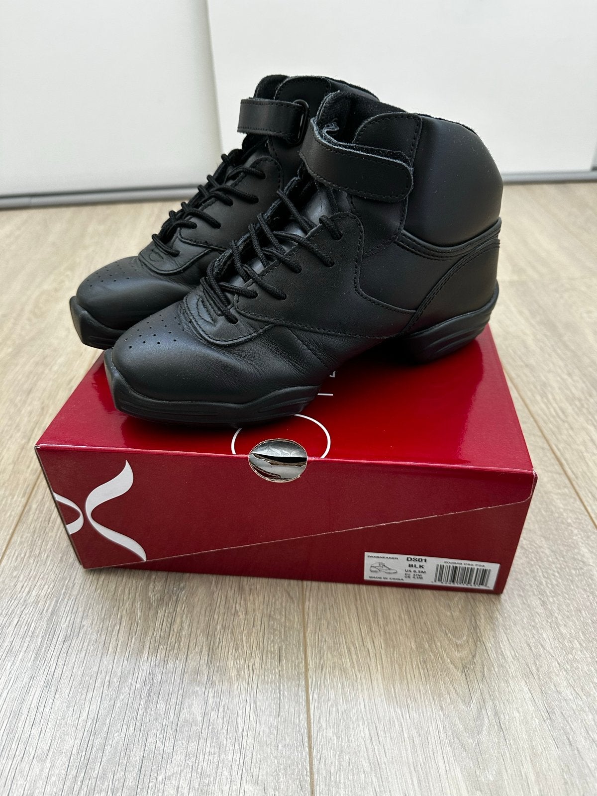 Capezio danssneakers maat 37 - Zo goed als nieuw, Verzenden, Zo goed als nieuw, Schoenen