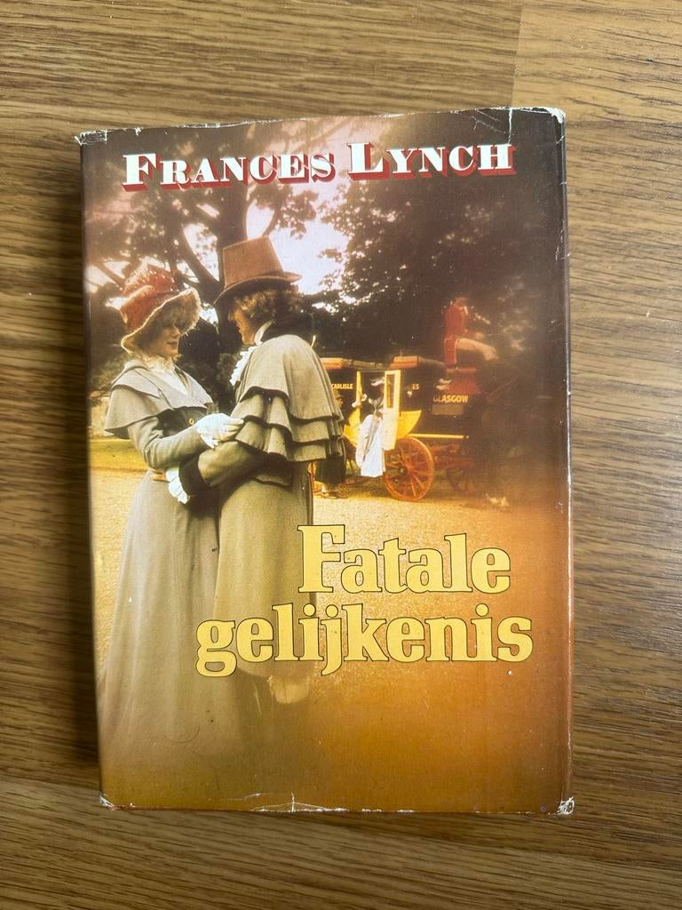 Fatale Gelijkennis - Frances Lynch (Boek), Boeken, Ophalen of Verzenden, Gelezen, Europa overig