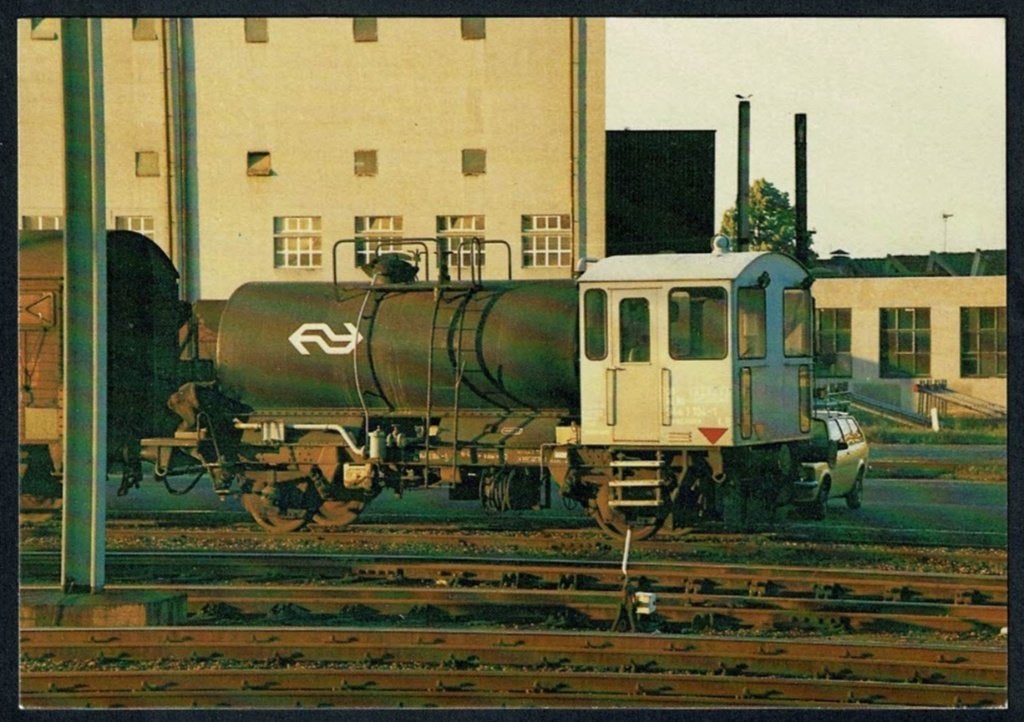 Spoorwegen : NS - Ketelwagen met sproeiinstallatie, Ophalen of Verzenden, Zo goed als nieuw, Trein, Kaart of Prent