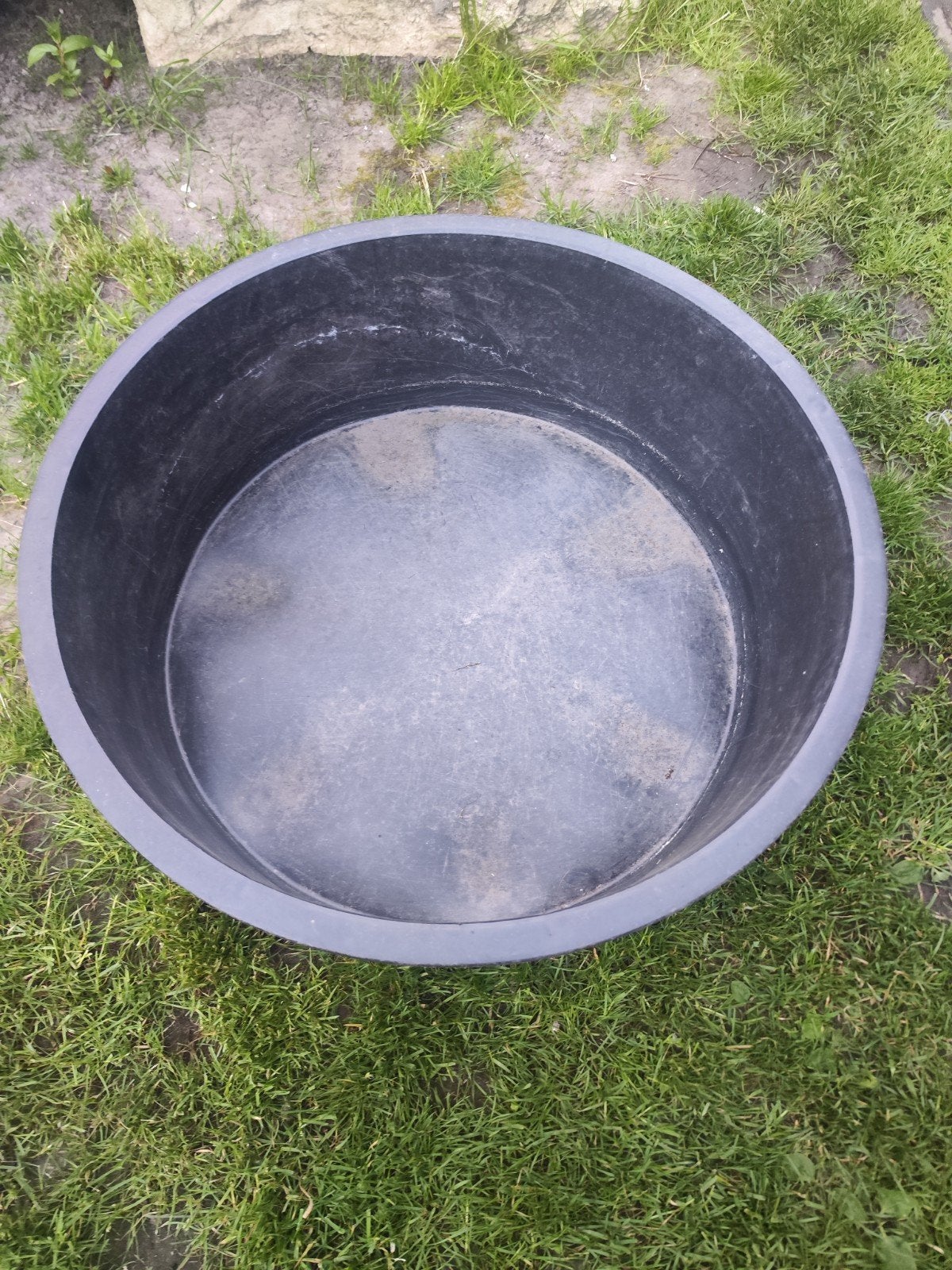 Grote zwarte ronde plantenbak/vijverkuip, Ophalen, Gebruikt