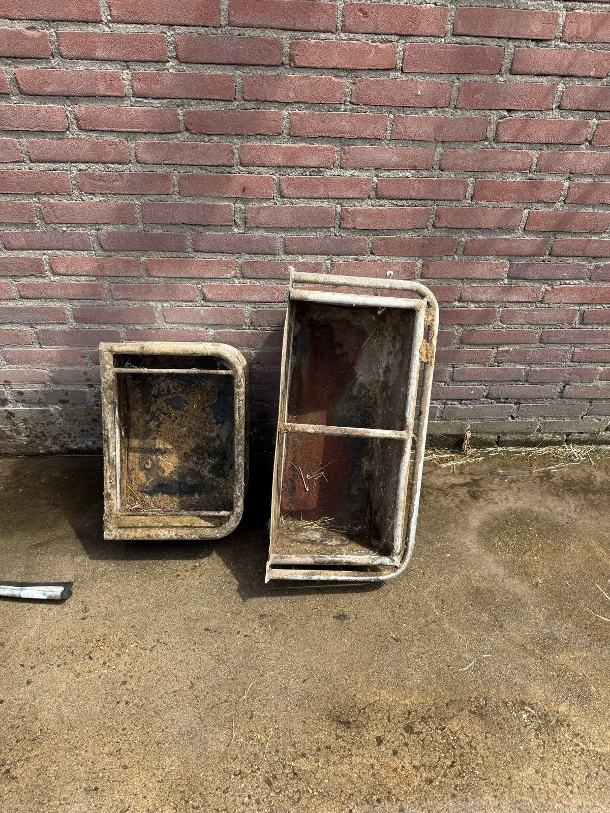 Voerbakken 4x klein en 4 keer groot van ijzer, Dieren en Toebehoren, Paarden en Pony's | Overige Paardenspullen, Ophalen, Gebruikt